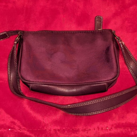 Tommy Hilfiger Purse💥PRICE DROP💥 - Picture 2 of 4